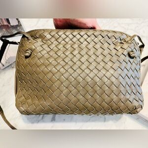 Bottega Veneta Intrecciato Nodini Crossbody (two compartments) includes mirror
